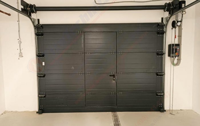 Секционные противопожарные ворота FireTechnics тип FT-S EI60 с калиткой